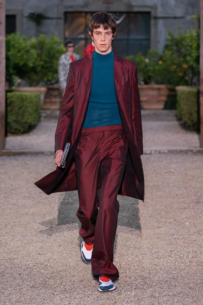 Look 25